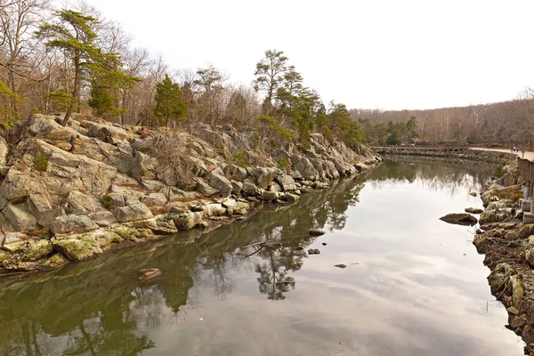 Orillas Rocosas Del Canal Largo Del Río Potomac Con Sendero —  Fotos de Stock