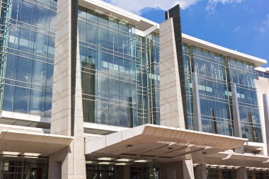 Washington, Amerika Birleşik Devletleri - 10 Ekim 2017: Modern mimaride Washington Dc. ana giriş Walter E. Washington Kongre merkezinin Mount Vernon Meydanı yakınında yer alır.