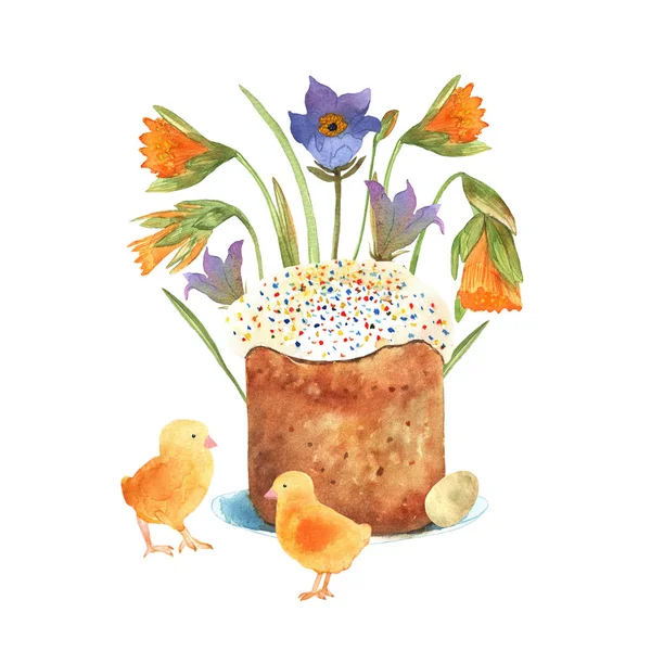 Sarı tavuklar ve mevsim çiçekleriyle dolu bir tabakta duran Paskalya pastası. Bahar kutlaması için geleneksel kartpostal. Paskalya tasarımı için pasta ile resim — Stok fotoğraf