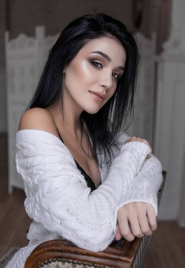 beautiful young woman posing in a room