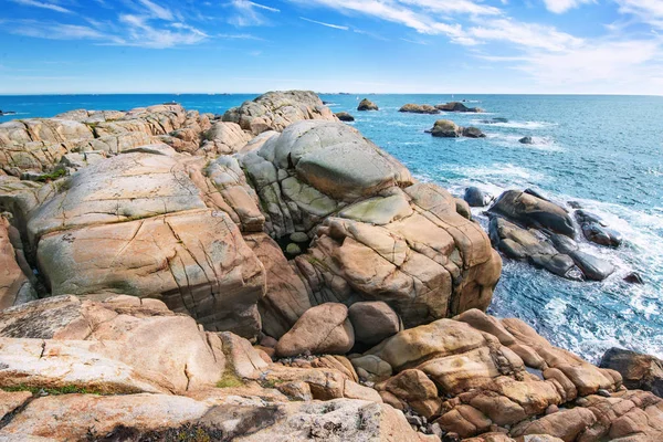 Kleurrijke rotsenstranden in Noorwegen — Stockfoto