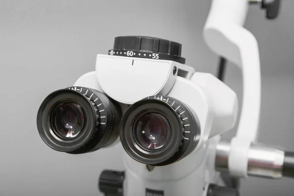Microscopio binocular endodóntico dental profesional —  Fotos de Stock