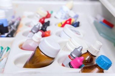 Diş hekimi araçları fotoğrafını ekrana kapatın 