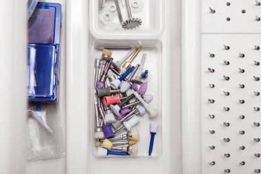 Diş hekimi araçları çekmece