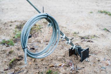 Metalik ip conctruction gidermek için cıvata ile