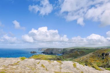 Tintagel, engebeli sahil panoramik manzaralı