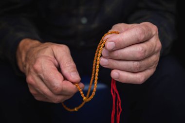 Tespih erkekler elleriyle Görünümü Kapat 