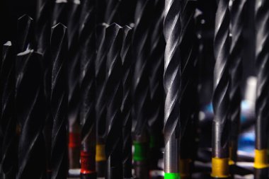 Matkaplar bir smith atölyede kümesi