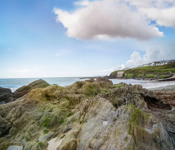 Paisaje costero rocoso del océano en primavera —  Fotos de Stock
