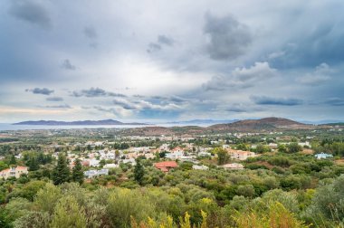 Kos Adası 'ndaki çatıların panoramik manzarası. Yunanistan.