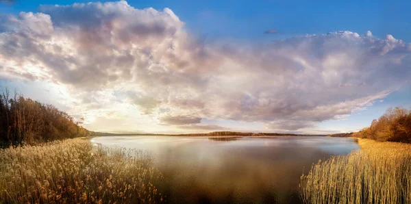 Vista Panorâmica Lago Pôr Sol Primavera Lituânia Kauno Marios — Fotografia de Stock