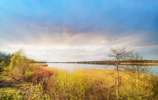 Vista Panorámica Colorida Del Lago Atardecer Primavera Lituania Kauno Marios — Foto de Stock
