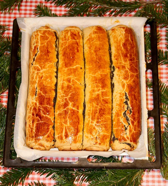 Hungarian rolled christmas cake aka beigli or bejgli — Stock Photo, Image