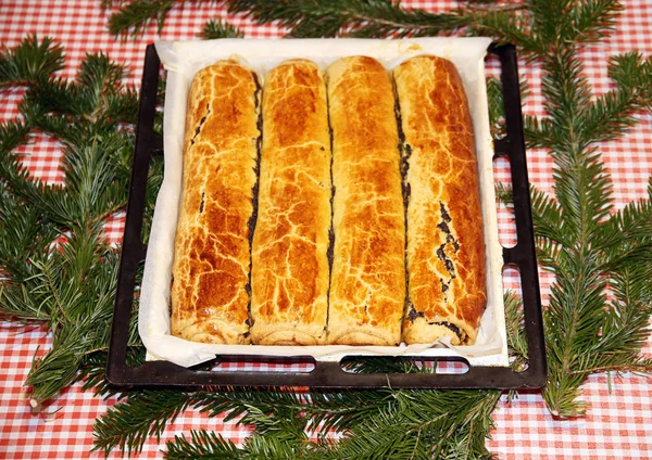 Hungarian rolled christmas cake aka beigli or bejgli — Stock Photo, Image