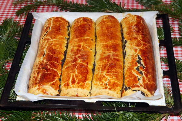 Hungarian rolled christmas cake aka beigli or bejgli — Stock Photo, Image