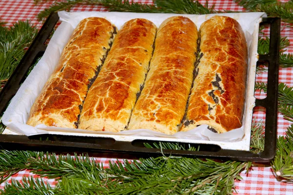 匈牙利语推出圣诞蛋糕 aka beigli 或 bejgli — 图库照片