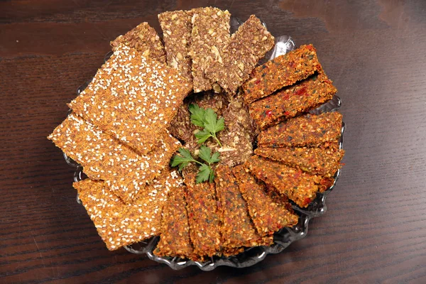 Biscoitos de especiarias pães de grão na mesa — Fotografia de Stock