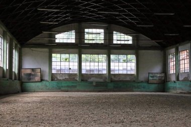 İnsanlar kapsayan sandy ile sürme hall eski moda 