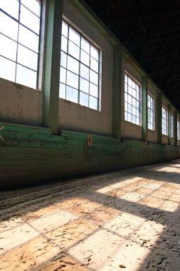 Boş binicilik arena terbiye atlar için uygundur