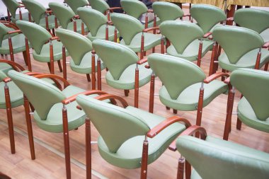  Sunum için boş kurumsal toplantı ofiste rahat koltuklar