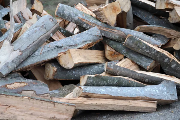 Freshly cutted chopped firewood — Stock Photo, Image