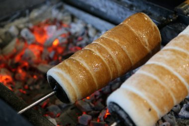 Geleneksel Macar tatlı kekinin adı Krts Kalc.