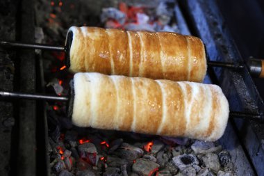 Geleneksel Macar tatlı kekinin adı Krts Kalc.