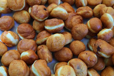 Yeni yılda yağda kızartılmış karnaval çörekleri.