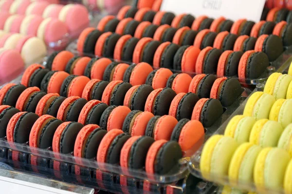 Saboroso doce colorido macaron padaria conceito foco seletivo — Fotografia de Stock