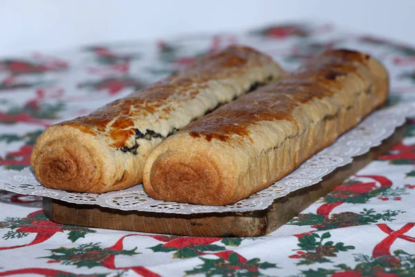 Semi di papavero tradizionali fatti in casa e panini di noci per le vacanze di Natale — Foto Stock