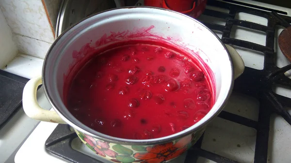 Photo Seasonal Cold Cherry Fruit Soup — Stock Photo, Image
