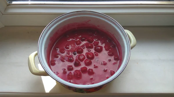 Foto Sopa Frutas Cereja Fria Sazonal Cima — Fotografia de Stock