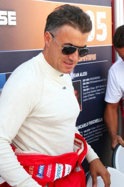 HUNGARING, HUNGARY - 22 Ağustos 2010 'da Macaristan' ın başkenti Macaristan 'da Le Mans Serisi sırasında Fransız eski yarış pilotu Jean Alesi' nin portresi