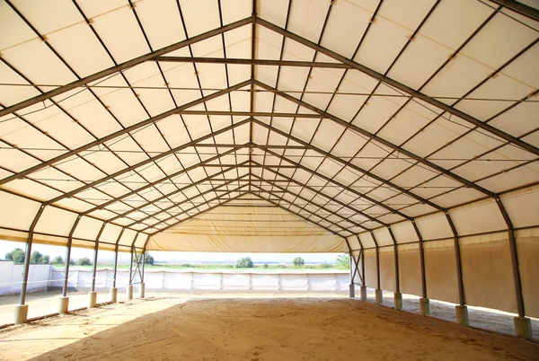 Vista Una Sala Equitación Interior Vacía Para Caballos Jinetes Escuela — Foto de Stock