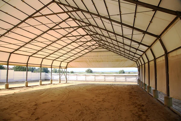Vista Una Sala Equitación Interior Vacía Para Caballos Jinetes Escuela — Foto de Stock
