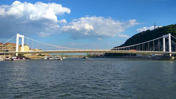 布达佩斯的全景 多瑙河上有伊丽莎白桥 — 图库照片