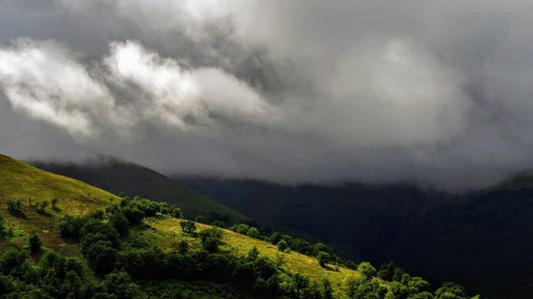 Montanhas Karpatian Ucraniano Bela Paisagem Antes Chuva — Fotografia de Stock