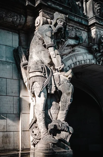 Dresden, Almanya, Avrupa. Erkek heykeli