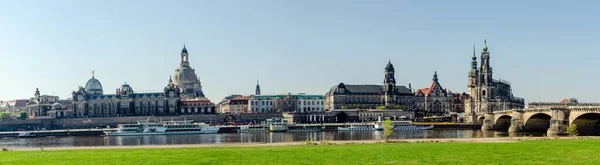 Almanya Nın Dresden Şehrinde Elbe Nehri Ile Eski Şehir Mimarisi — Stok fotoğraf