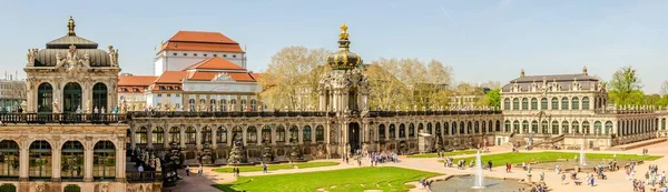 Güneşli bir günde Dresden Zwinger