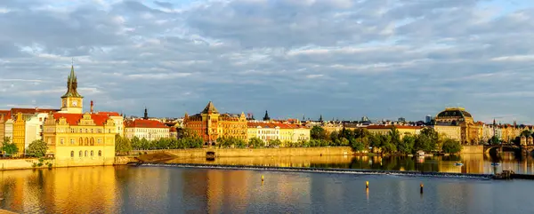 Från Karlsbron Prag Tjeckiska Republiken Vacker Utsikt Över Floden Och — Stockfoto