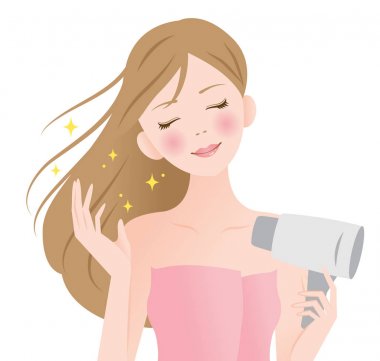 güzel genç kadın uzun saçları kurutma makinesi ile kurutma