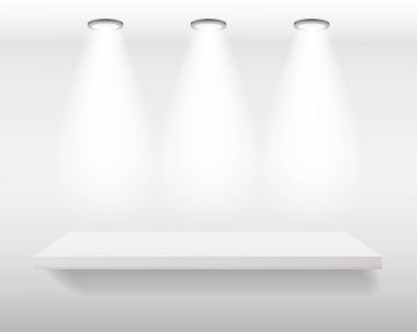 Beyaz duvar beyaz gerçekçi rafta