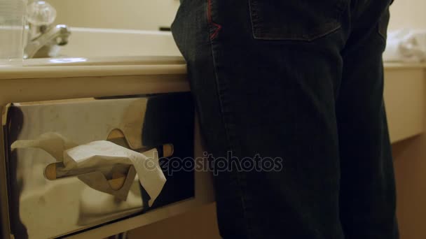 A man grabs kleenex while in a hotel room — Stock Video