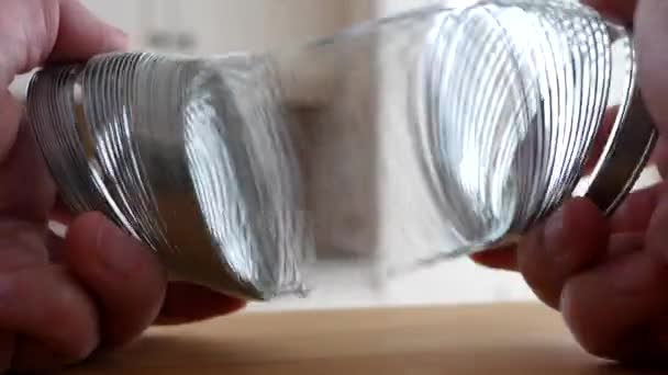 A man hands play with a slinky — Stock Video