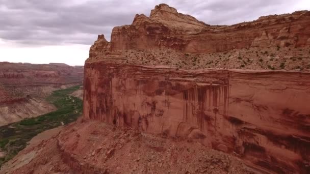 Redrock 崖とユタ州の砂漠に — ストック動画