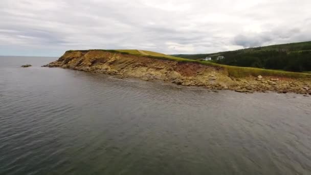 Bellissima e frastagliata costa oceanica di Capo Bretone — Video Stock