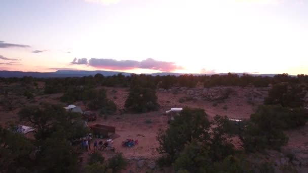 Cliff and vast desert at the sunset in the evening — Stock Video