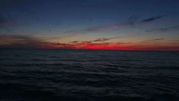 Oceanen solnedgång över lugna havet — Stockvideo