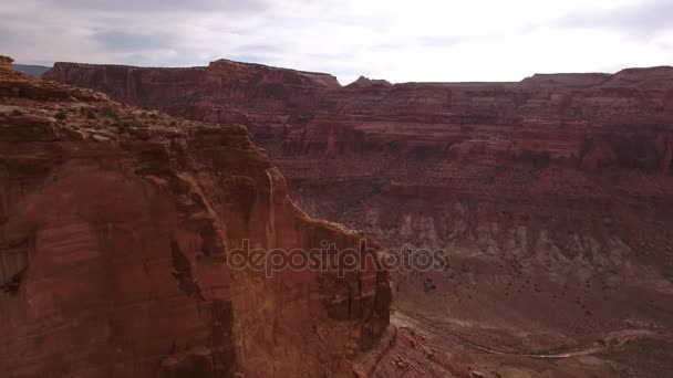 Redrock acantilados y culatas en el desierto de Utah — Vídeos de Stock
